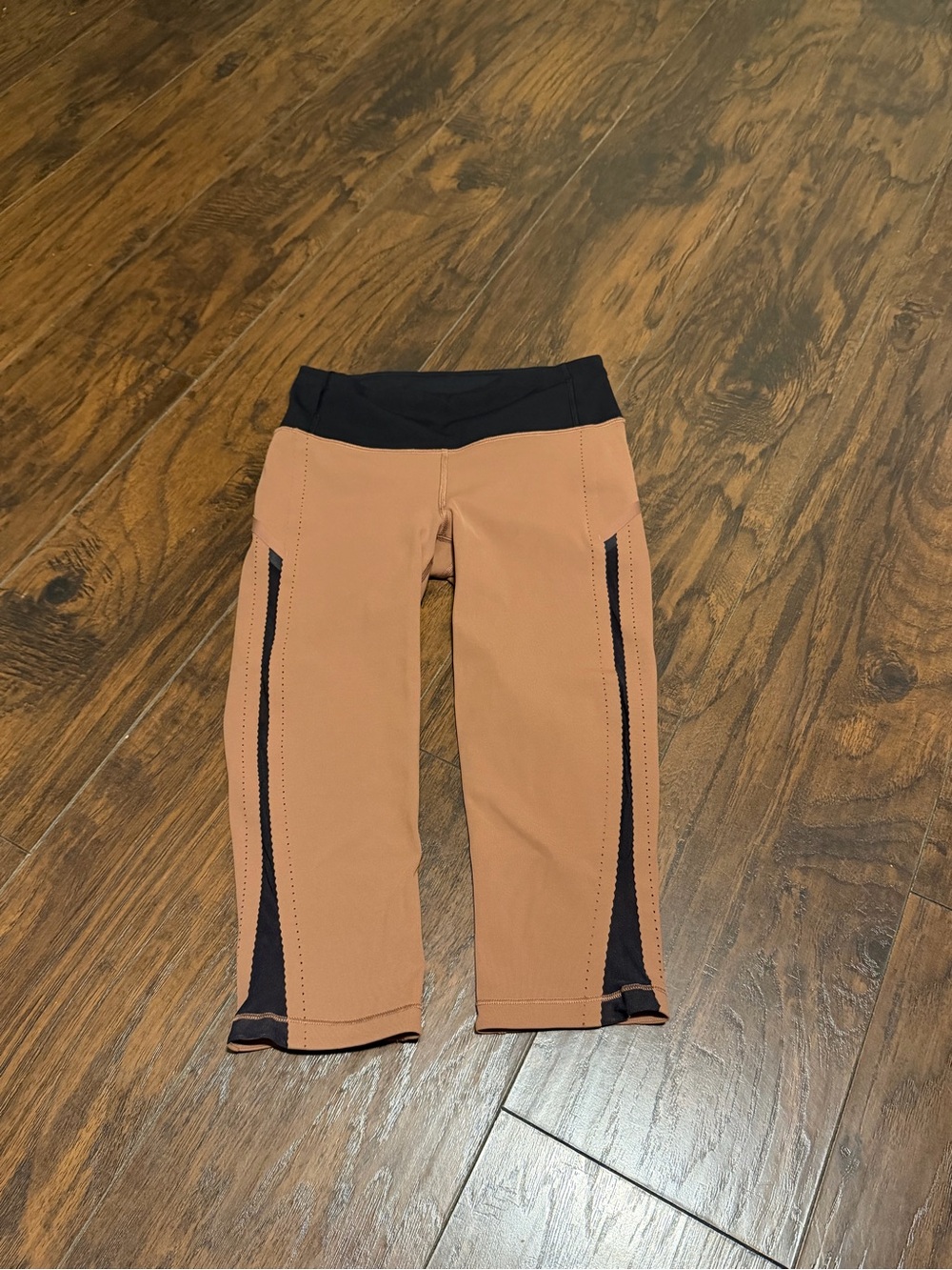Lululemon women’s henna/black smooth stride crop leggings size 4